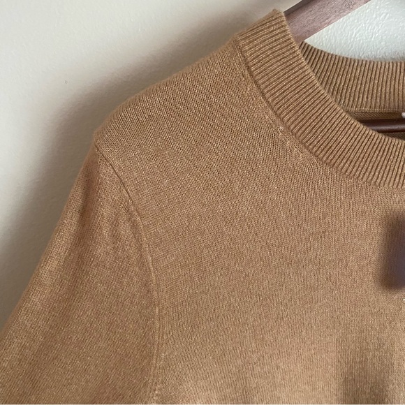 NWT Gap crewneck sweater in tan, M - Picture 8 of 9